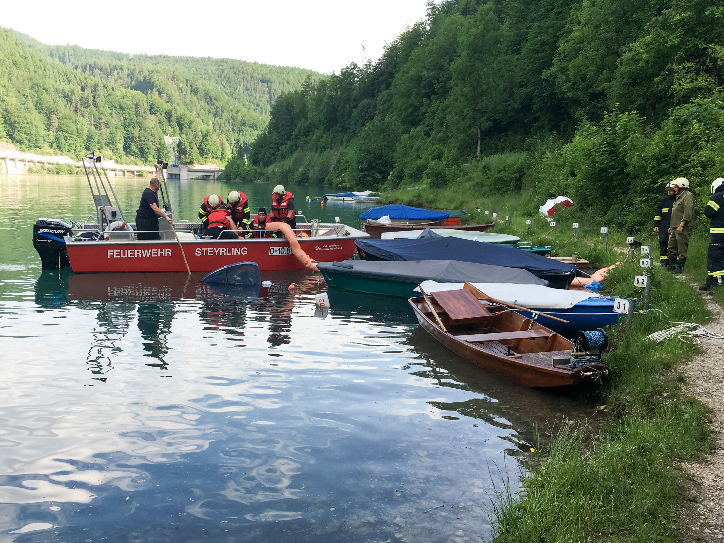 Pedale verwechselt: Mit Auto in Stausee gestürzt